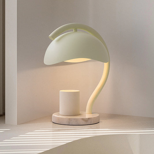 Flower-shaped desk lamp